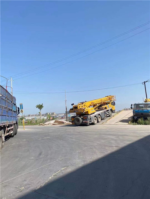 滨湖区25吨吊车的租赁价格大概是多少？